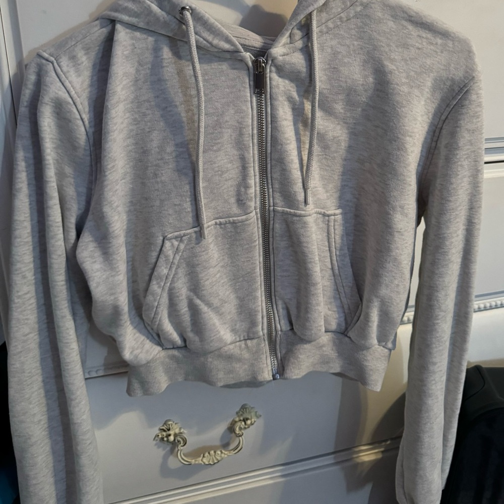 H&M cropped sweatshirt